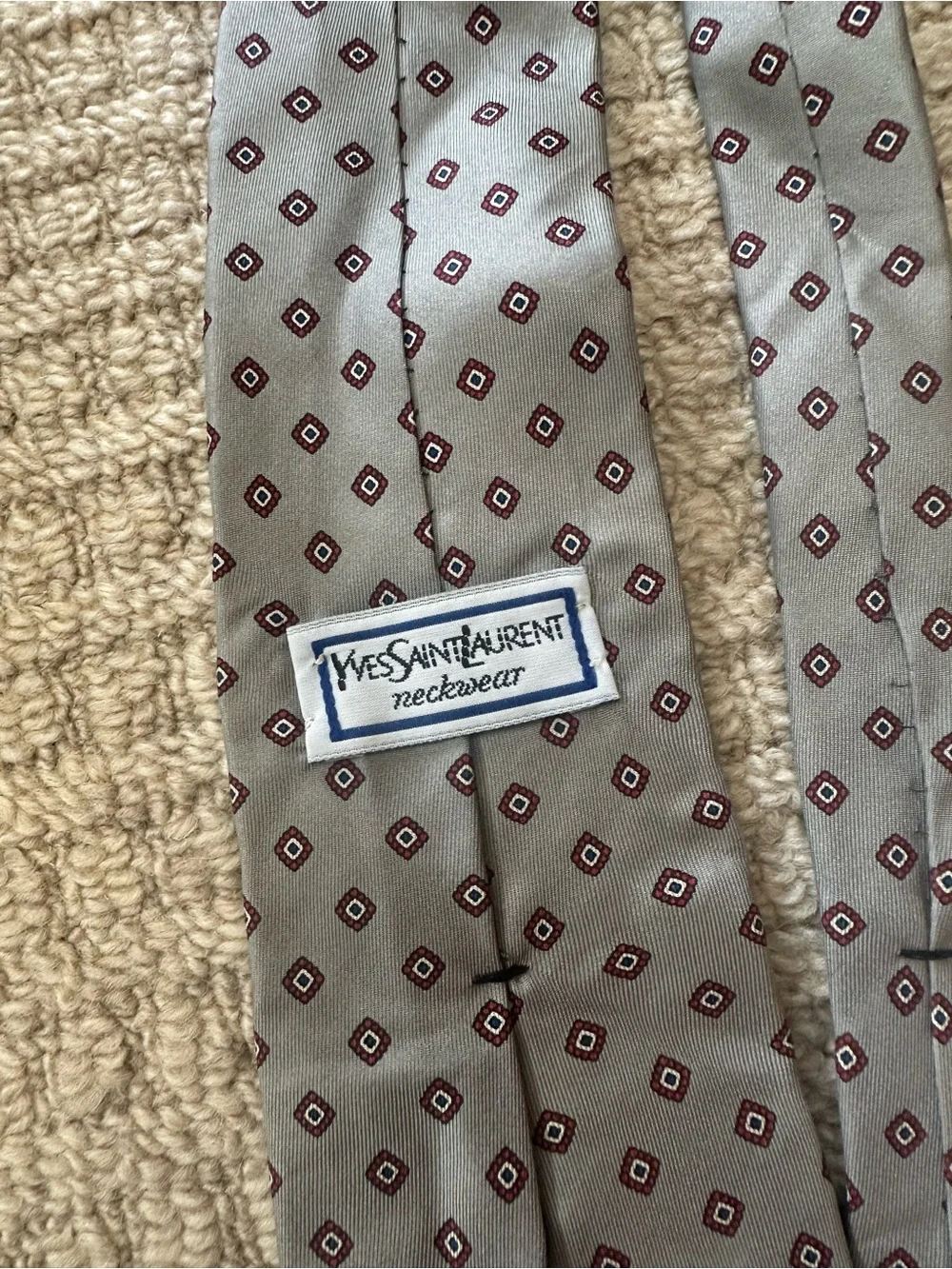 Yves Saint Laurent Vintage 70s/80s 100% Silk Gray Geometric Pattern Tie